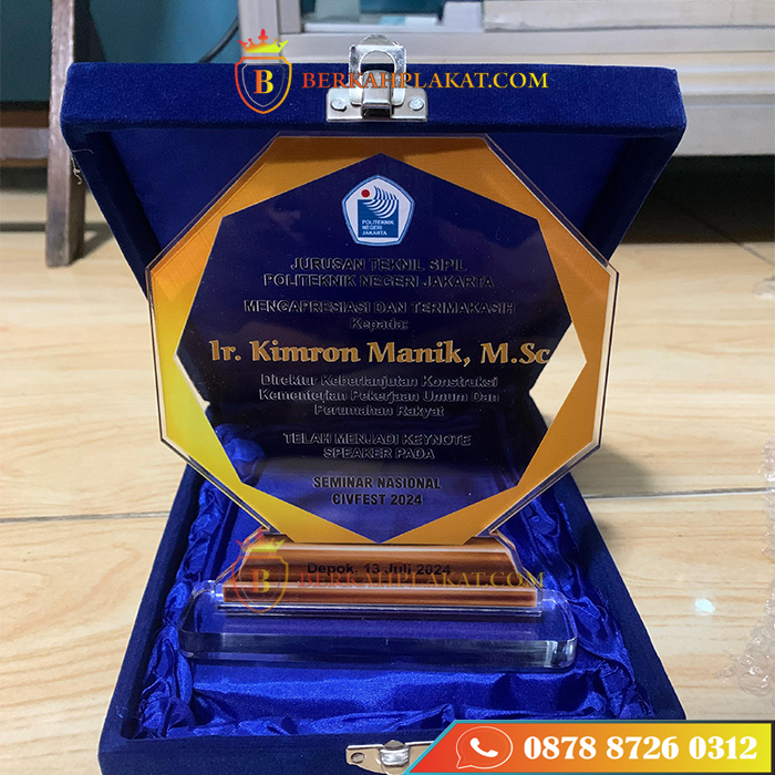 Plakat Akrilik Wisuda - Gambar 15